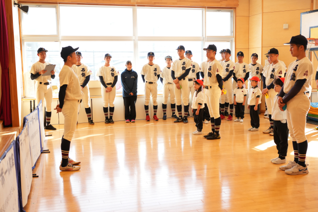 １月の最新情報（お正月遊び・ティーボール教室・新年子ども会・りす組ポテト屋さんごっこ・りす組体育教室・ゆり組音楽指導）を更新しました。