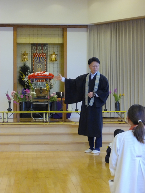 ５月最新情報（花まつり・園外保育・幼年消防クラブ編成式・さつま芋の苗植えなど）を更新しました。